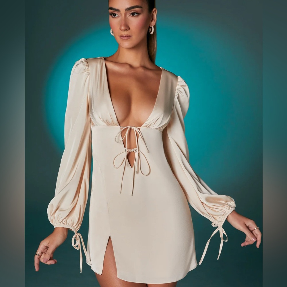 🆕 NWT Oh Polly Vanna Balloon Sleeve Mini Dress in Ivory Satin Dress Size 8